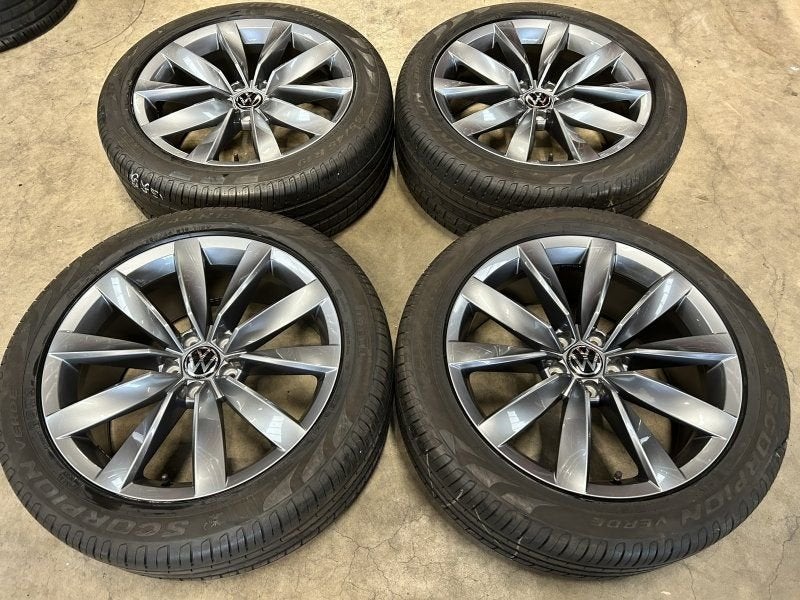 19 inch originele Chennai velgen + zomerbanden VW Tiguan, Auto-onderdelen, Banden en Velgen, 19 inch, Gebruikt, 255 mm, -