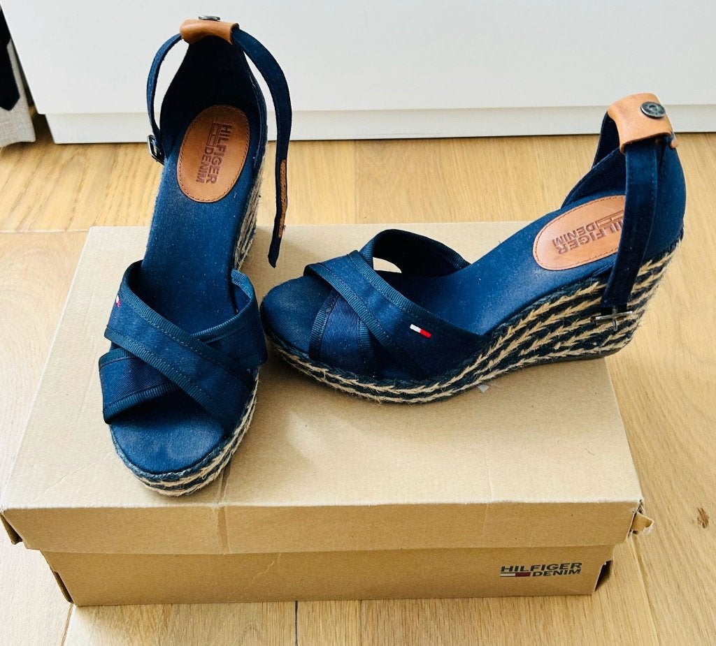 Gloednieuwe Tommy Hilfiger wedge espadrilles vanaf €109, Ophalen, Nieuw, Blauw, Espadrilles of Moccasins