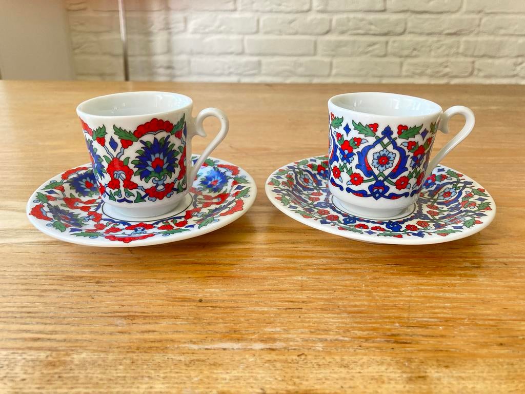 2x Turkse Iznik Koffiekopjes - Kütahya Porselen, Huis en Inrichting, Nieuw, Ophalen of Verzenden, Overige stijlen, Kop(pen) en/of Schotel(s)
