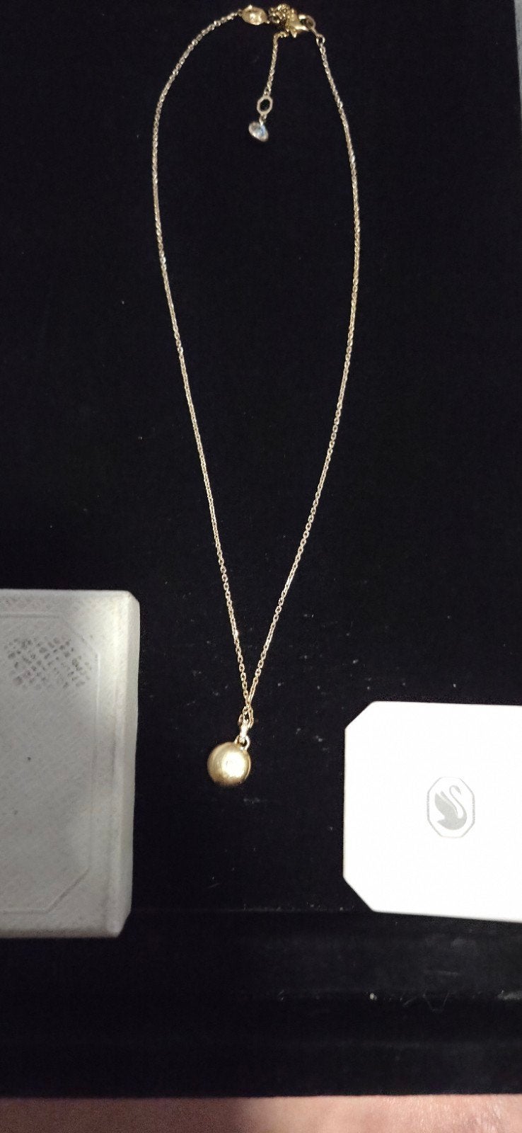 Swarovski ketting met gouden hanger, Overige materialen, Ophalen of Verzenden, Zo goed als nieuw, Met kristal