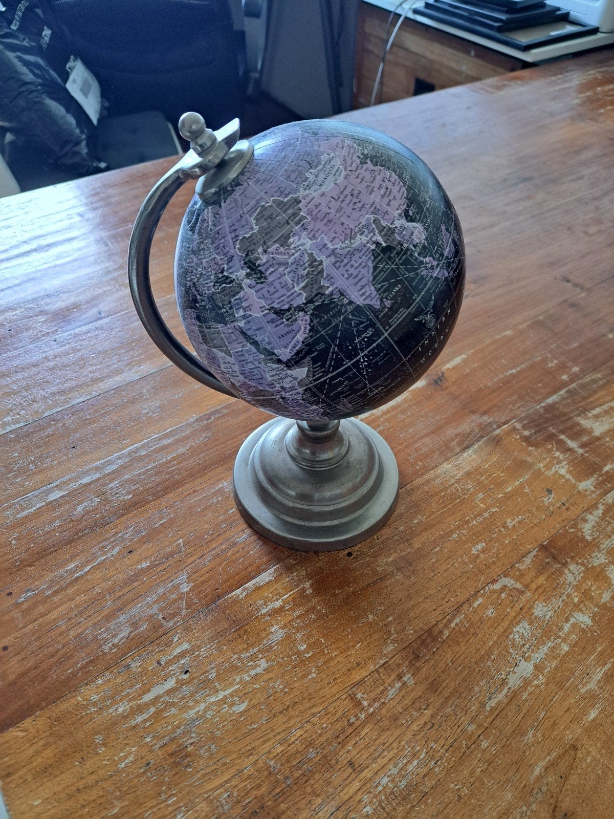 Decoratieve Wereldbol - Zwart/Paars met Metalen Voet, Ophalen, Gebruikt, Draaibaar, Overige typen