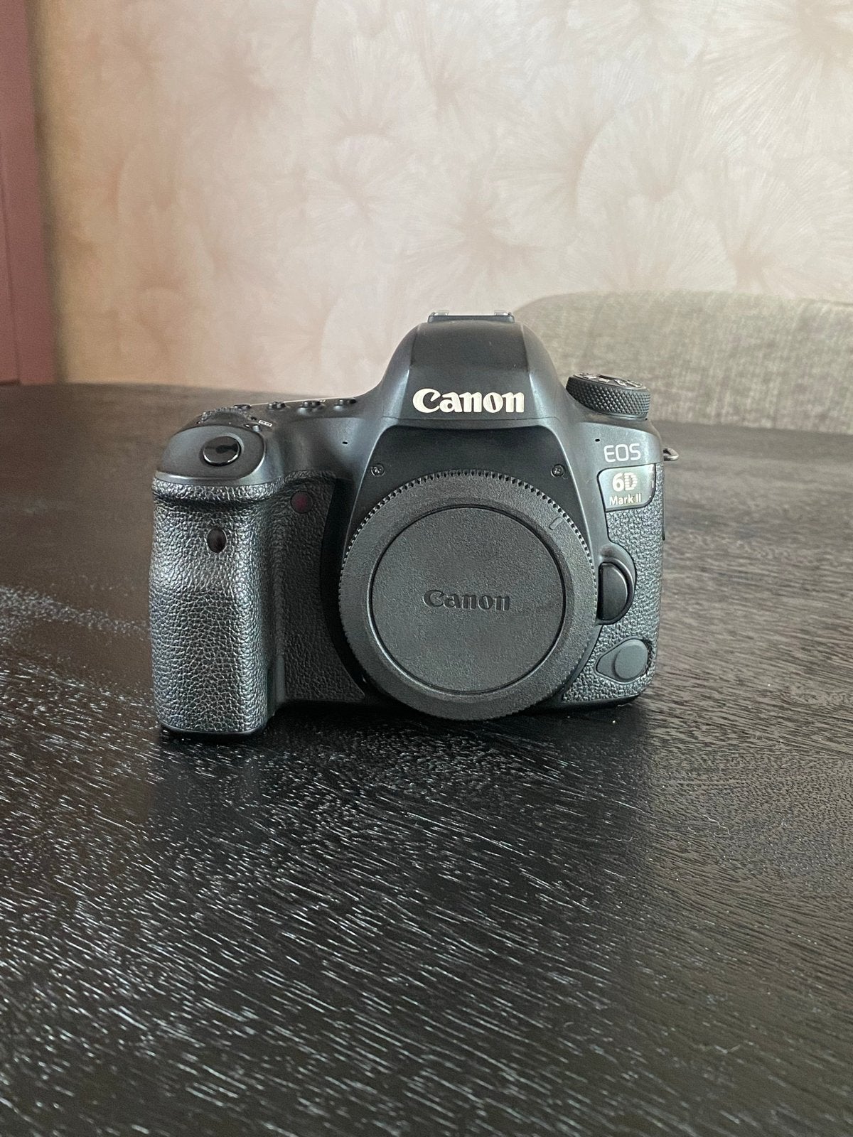 Foto 2 van Canon EOS 6D Mark II Body