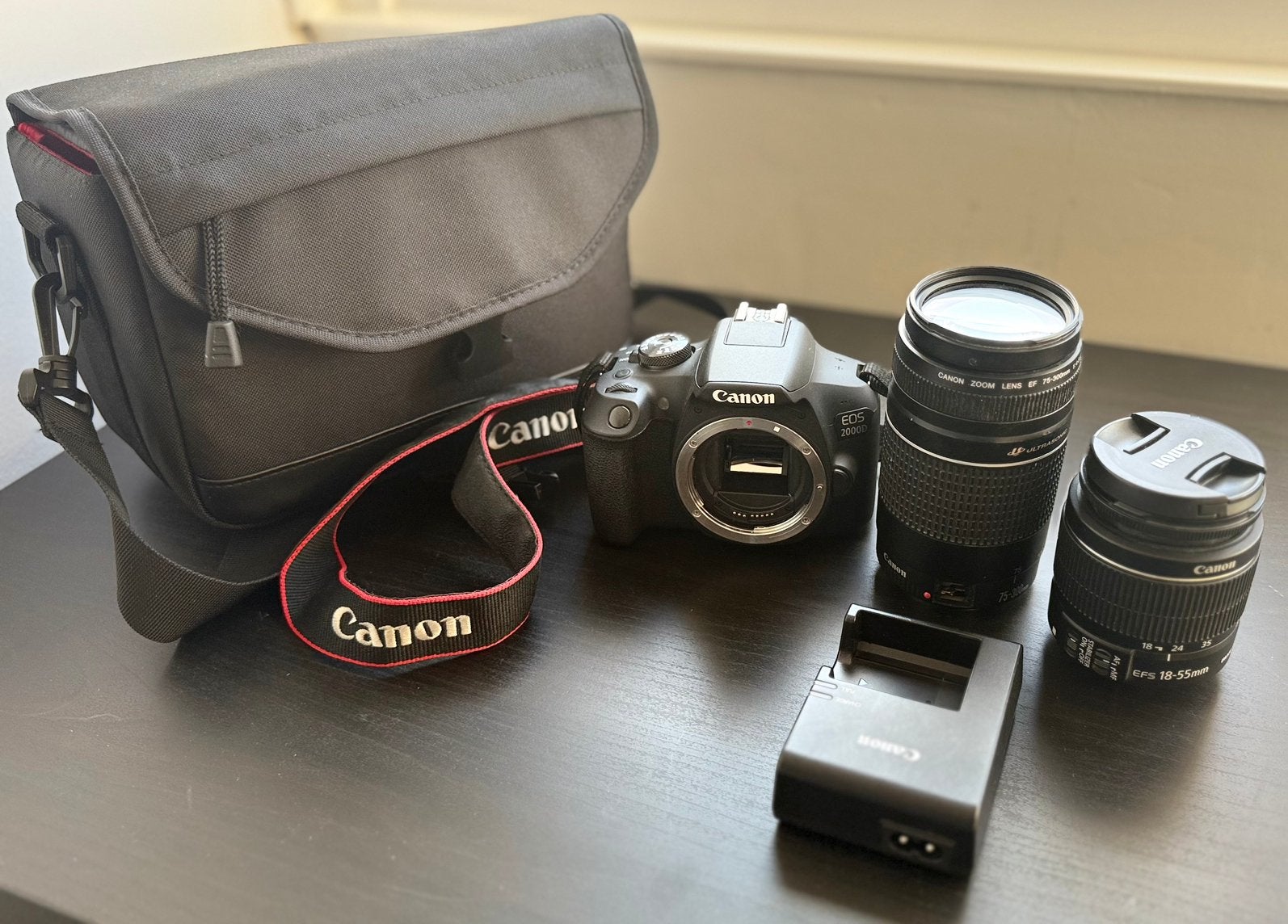 Canon EOS 2000D/ 2x Lens/ Complete Set/ Extra Accessoires, Spiegelreflex, Canon, Ophalen of Verzenden, Zo goed als nieuw