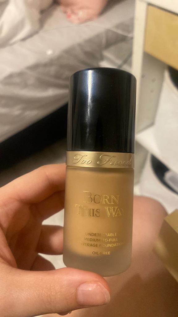 Too faced foundation, Ophalen of Verzenden, Zo goed als nieuw, Beige, Gehele gezicht