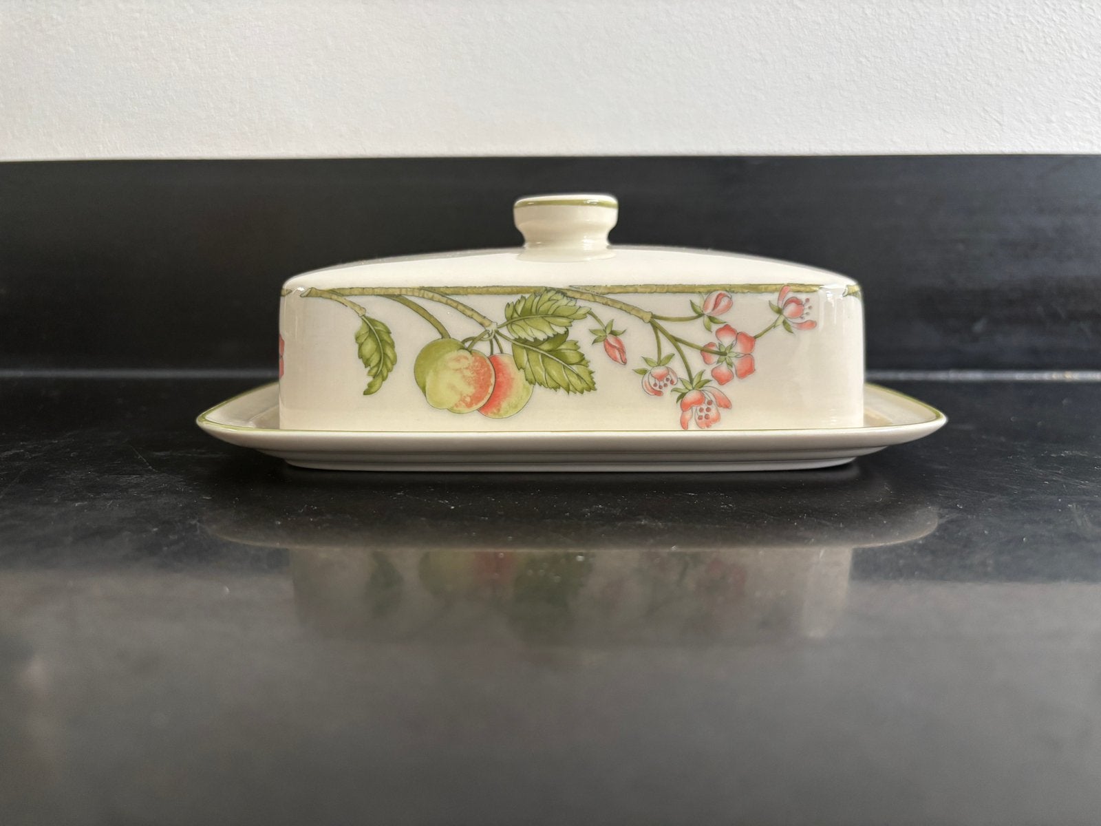 Wedgewood Wild Apple botervloot- als nieuw!, Verzenden, Overige typen, Zo goed als nieuw, Wedgwood