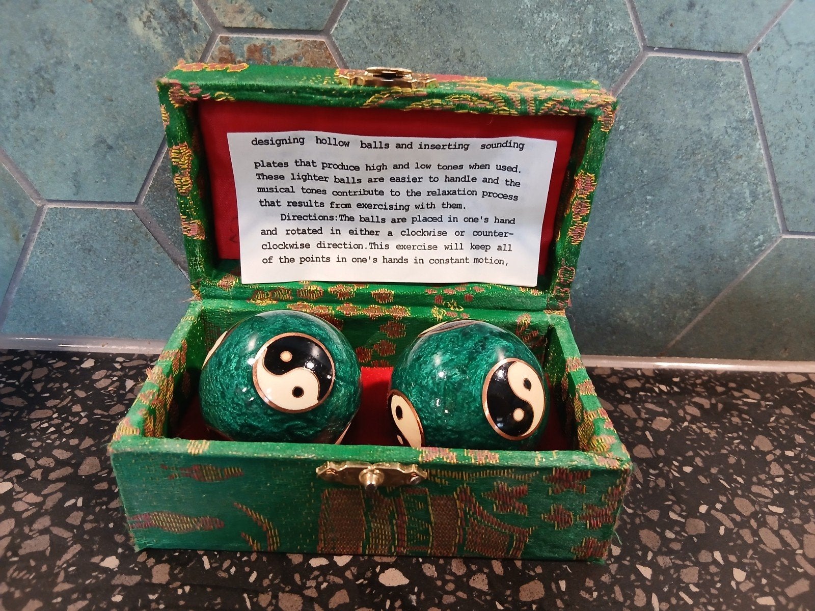 Ying Yang ballen met rustgevend geluid in origineel kistje., Ophalen of Verzenden