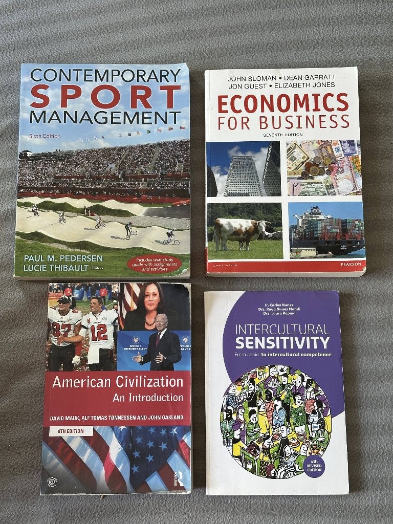 University Textbooks for sale – Great Condition | The Hague, Ophalen of Verzenden, Zo goed als nieuw, Overige niveaus, Bedrijfseconomie of M&O