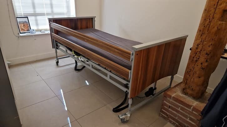 Hoog-laag elektrisch bed - Comfort en functionaliteit, Ophalen, 90 cm, 200 cm, Metaal