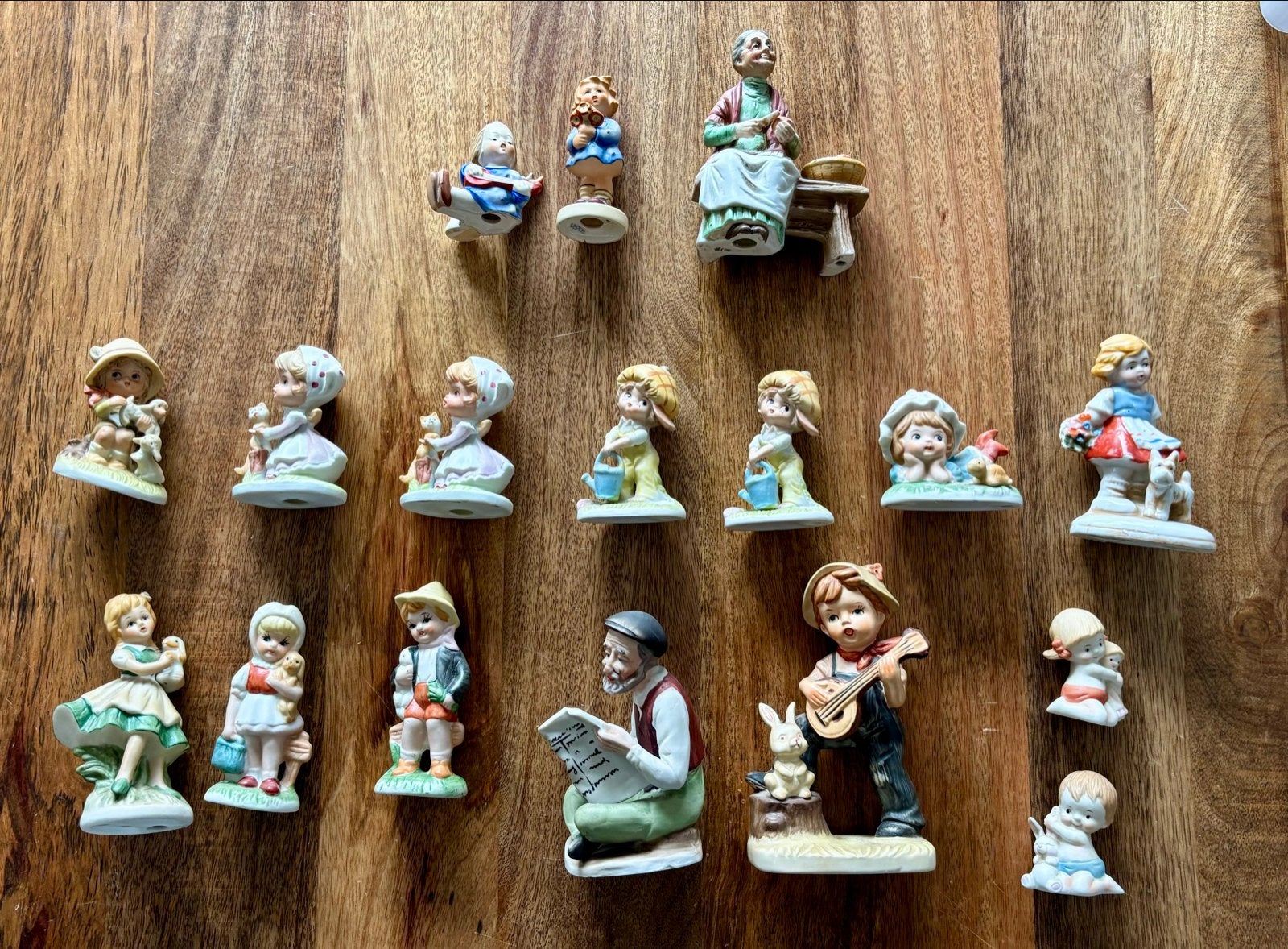 Collectie van 17 Porseleinen Beeldjes - 2 ECHTE HUMMELS, Ophalen of Verzenden, Zo goed als nieuw