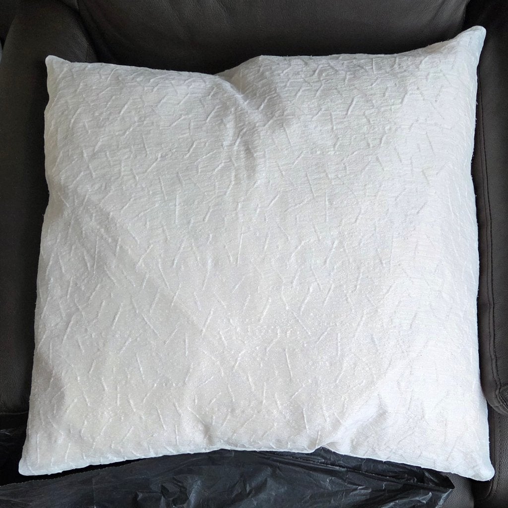 Beige-wit kussenhoes met kussen, 2 stuks, nette staat, 54-54, Ophalen of Verzenden, Gebruikt, Wit, Vierkant