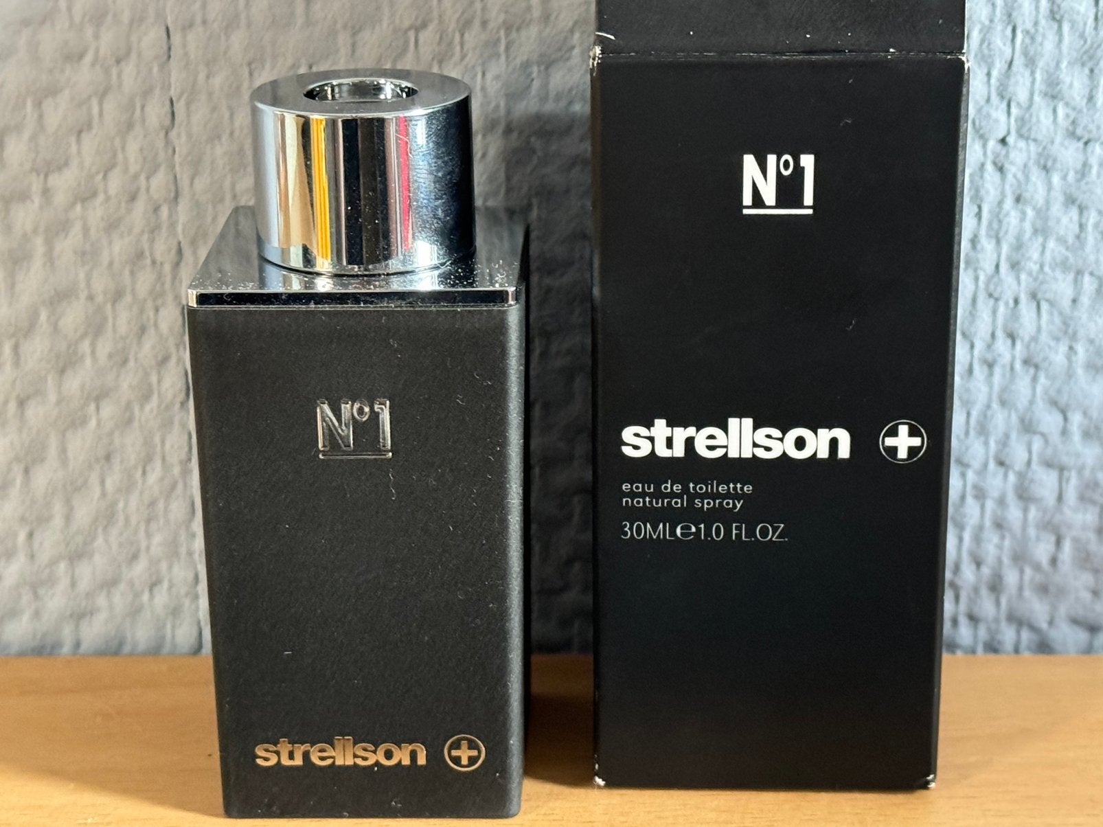 Strellson No 1 by Strellson 30ml met extra’s Unieke Set, Ophalen of Verzenden, Zo goed als nieuw, Parfumfles