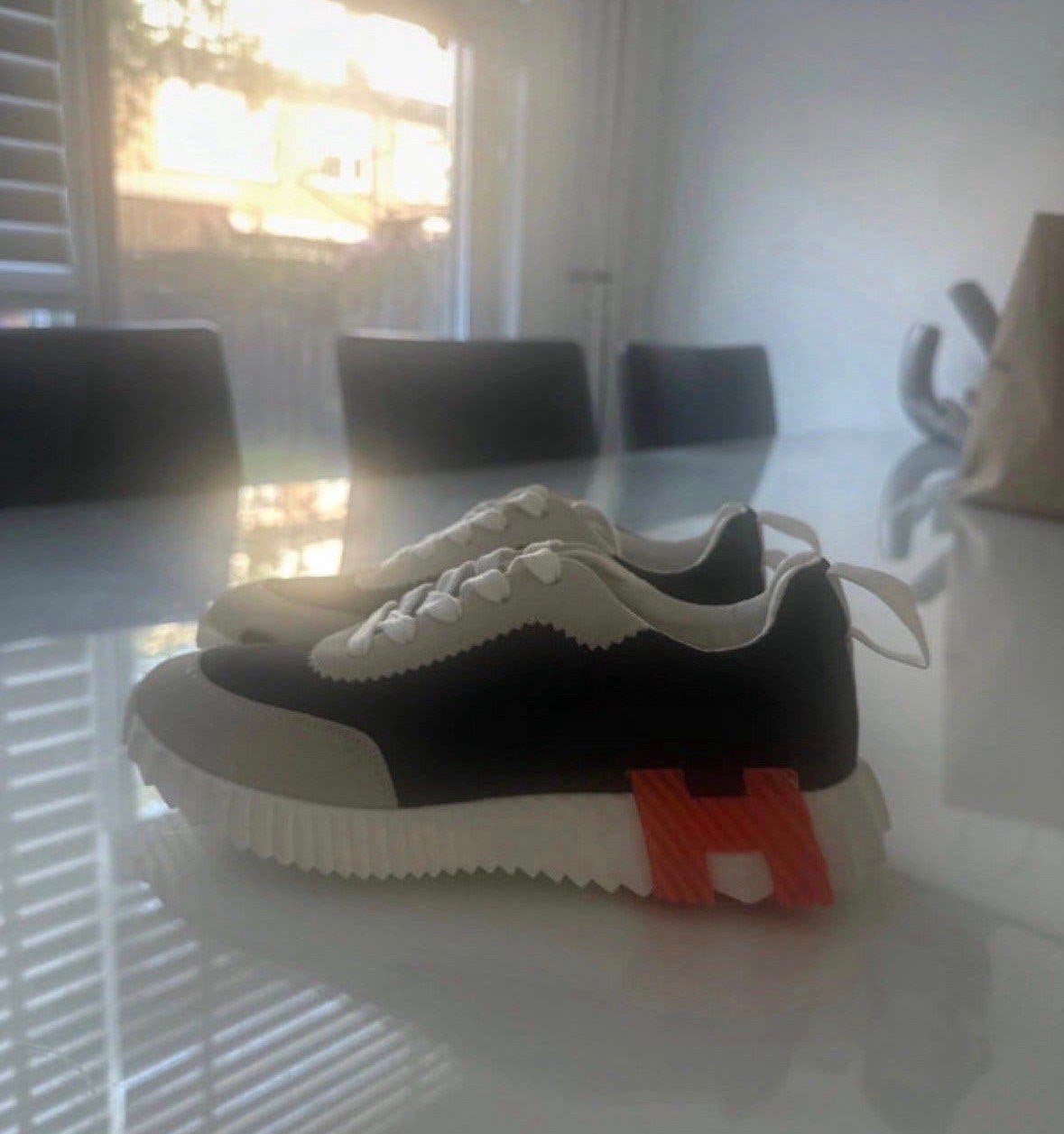 Hermess schoenen, Overige kleuren, Verzenden, Sneakers of Gympen, Zo goed als nieuw