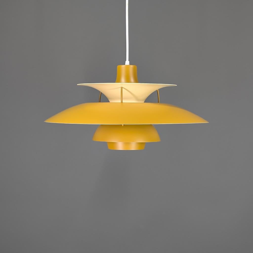 Louis Poulsen PH 5 lamp van Poul Henningsen in khaki vanille, Ophalen of Verzenden, Zo goed als nieuw, Metaal, Deens design