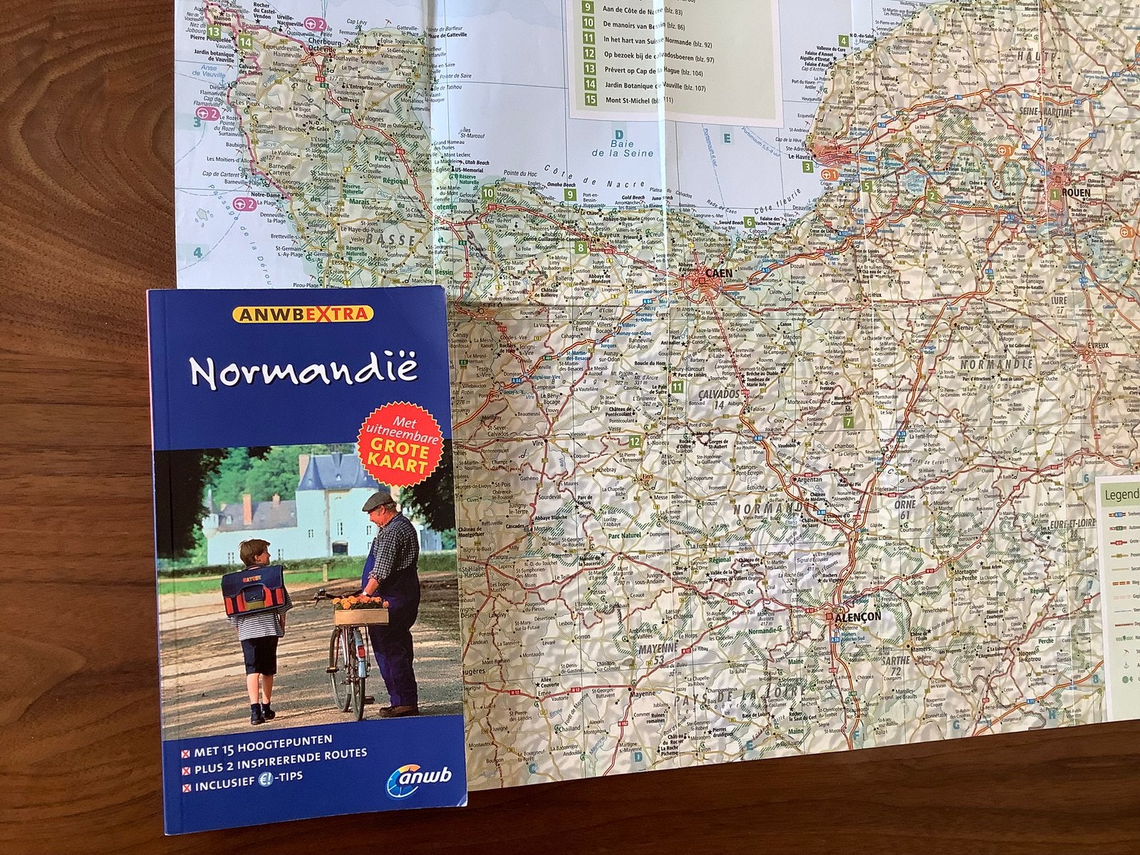 Normandie Frankrijk ANWB reisgids + kaart, Europa, Ophalen of Verzenden, Zo goed als nieuw, Reisgids of -boek