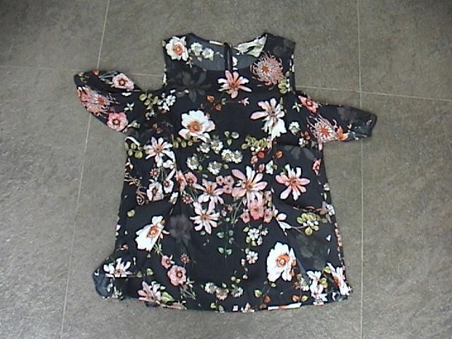 H&M zwarte top met bloemen maat 38, Kleding | Dames, Tops, Maat 38/40 (M), H&M, Zwart, Ophalen of Verzenden
