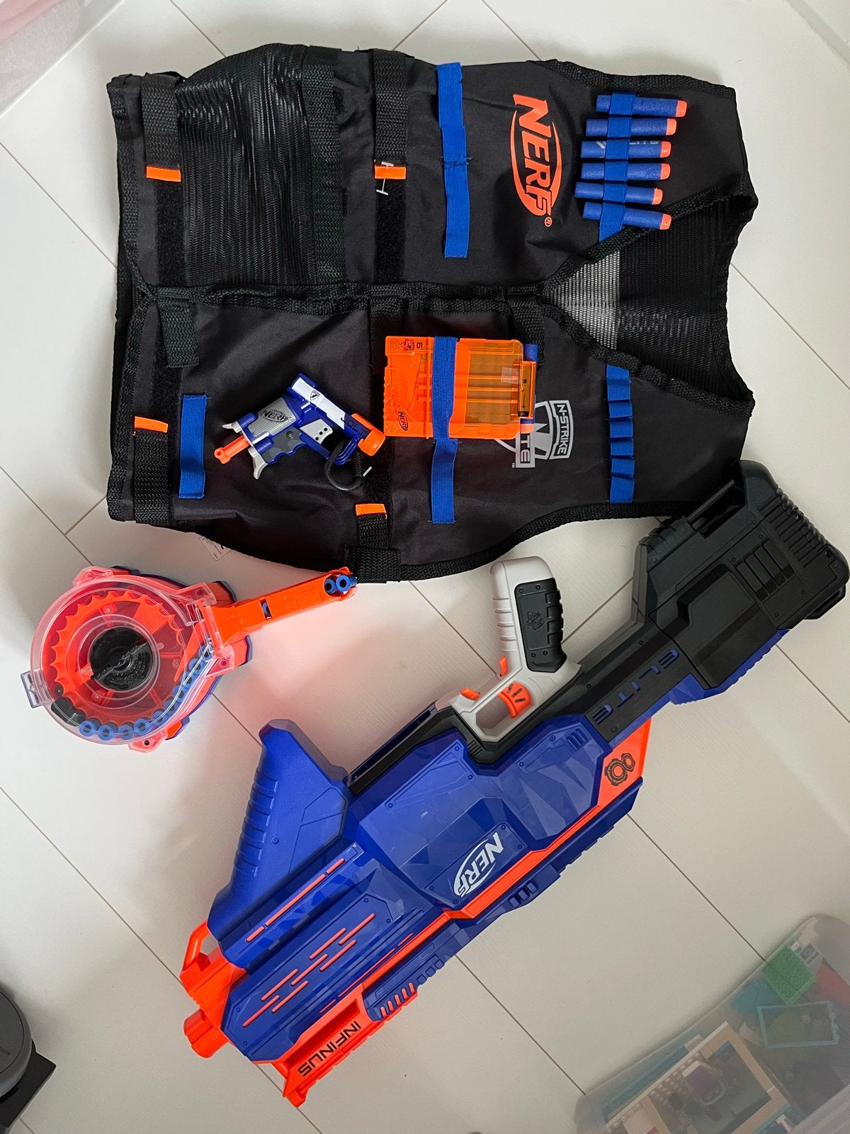 Nerf Elite Infinus Blaster met Vest en Accessoires, Ophalen of Verzenden, Zo goed als nieuw, Jongen of Meisje