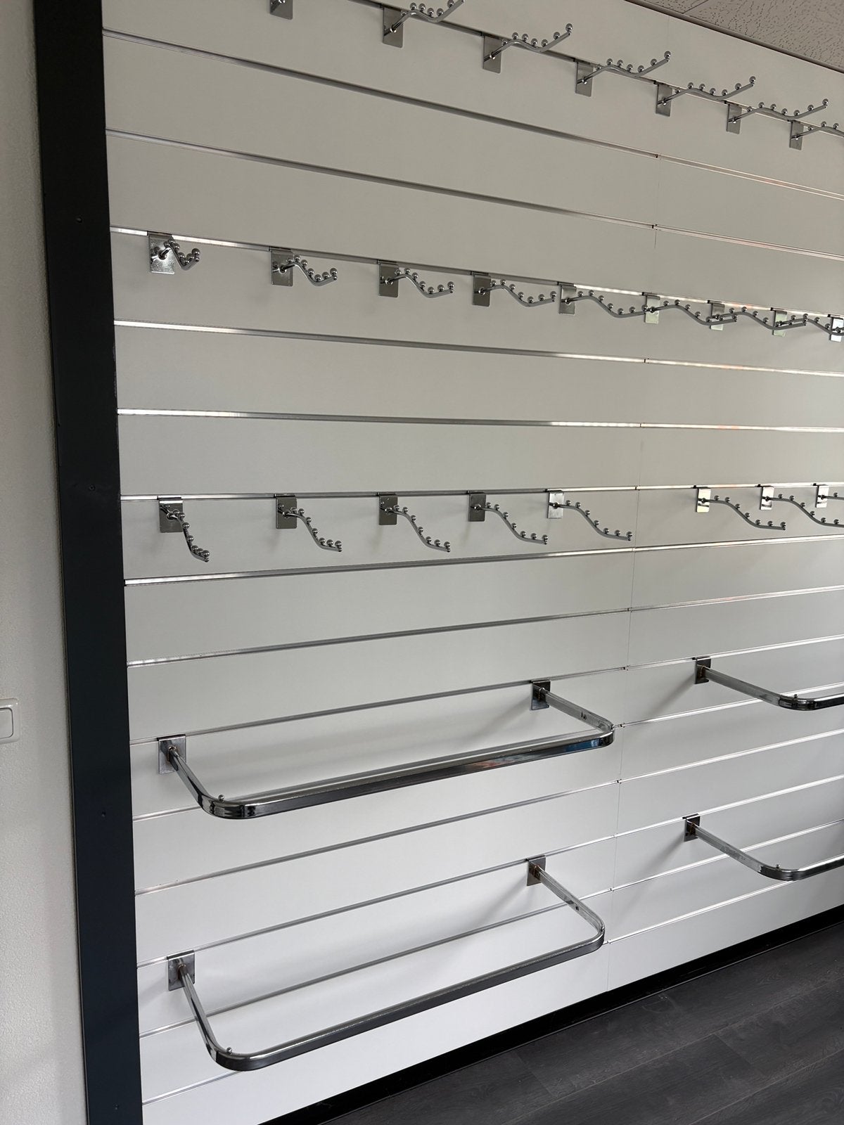 Slattwall presentatiestang / confectiebeugels, Ophalen