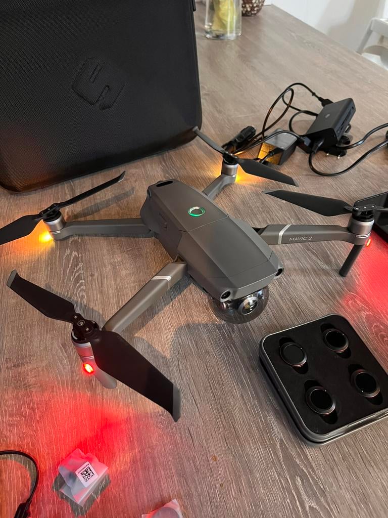DJI Mavic 2 Zoom – Like New, Full Kit (3 Batteries), Ophalen of Verzenden, Zo goed als nieuw