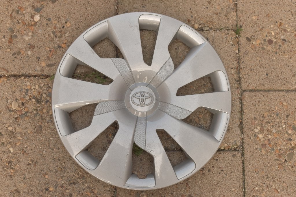 1 losse originele wieldop Toyota Yaris 15 inch (Model 4), Auto diversen, Wieldoppen, Ophalen of Verzenden, Gebruikt
