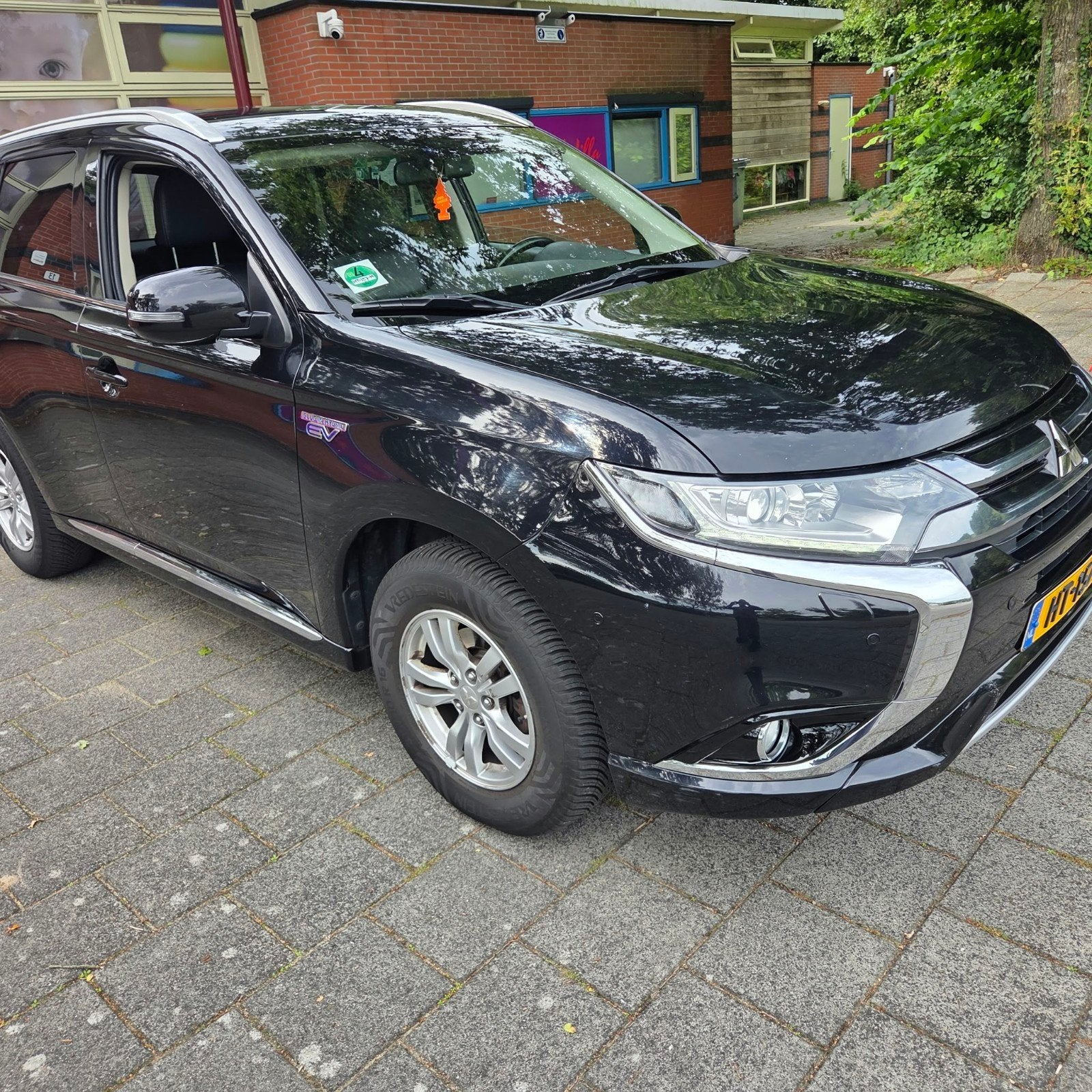 Mitsubishi Outlander 2.0 Dohc Mivec Phev 203pk 4WD CVT 5P, Outlander, Zwart, 4 cilinders, 1820 kg