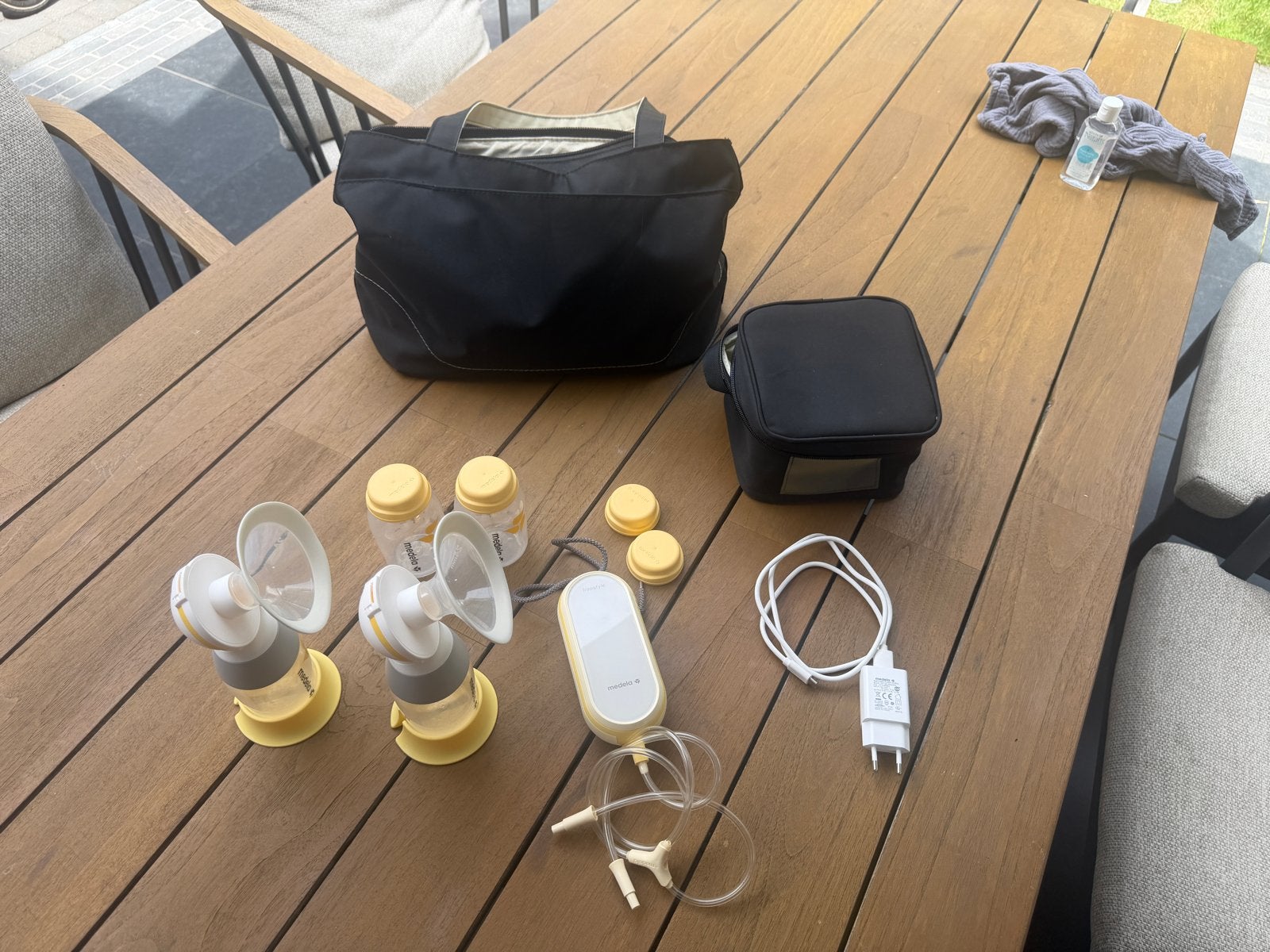 Medela Freestyle flex Borstkolf met accessoires en tas, Gebruikt, Medela, Borstkolf, Ophalen of Verzenden