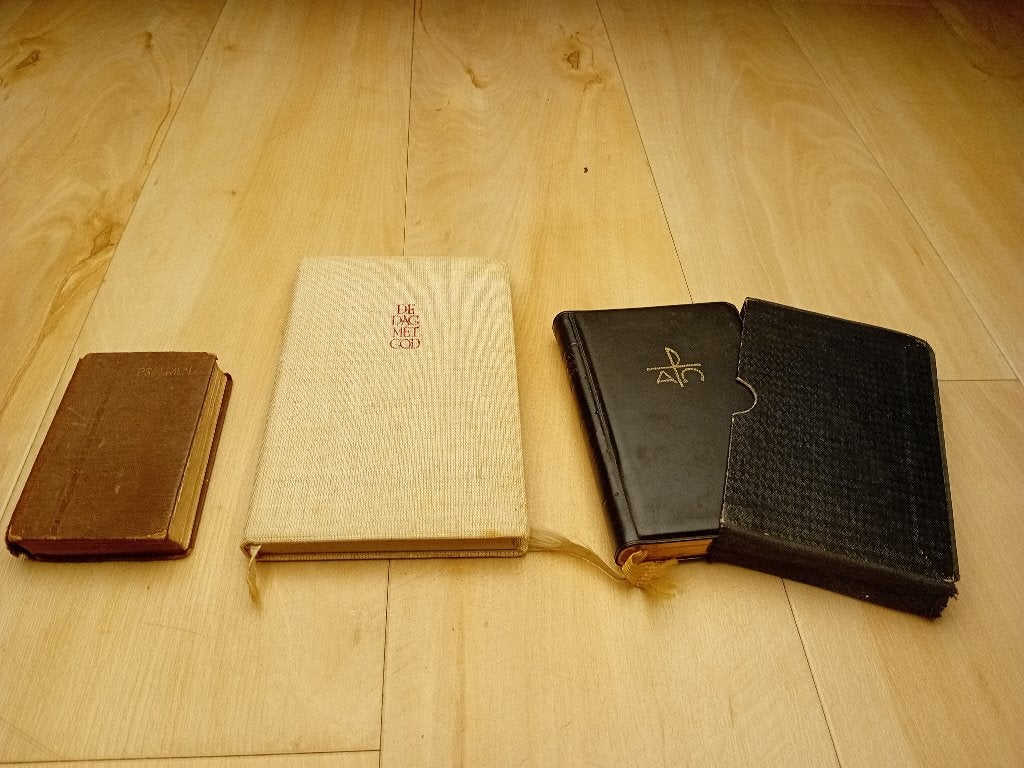 Oude religieuze boeken: Psalmen en Missaal., Gelezen, Diverse auteurs, Ophalen of Verzenden, Christendom | Katholiek