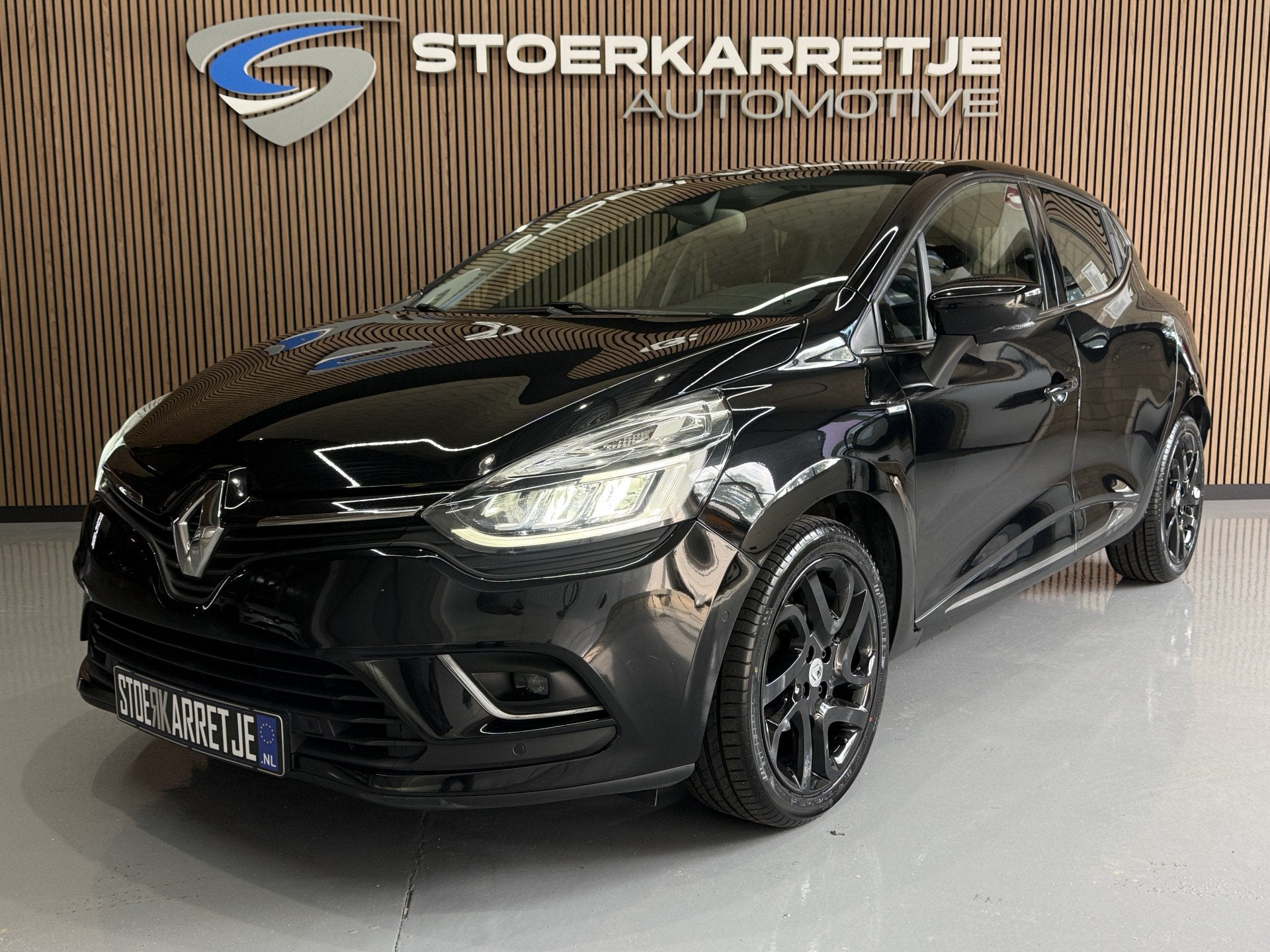 Renault Clio 0.9 TCe Bose | Navi | Camera | 17" | Stoelverwa, Voorwielaandrijving, 898 cc, Gebruikt, Zwart