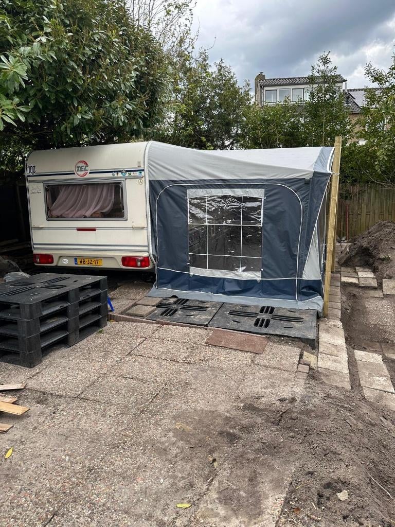 TEC Travel King caravan met gesloten voortent, T.E.C., Rondzit, Queensbed, Particulier
