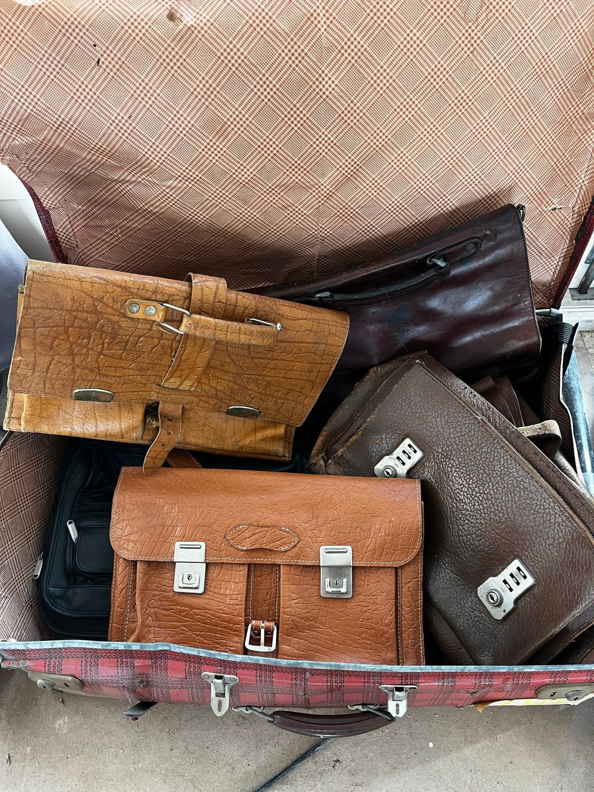 Partij vintage schooltassen / aktetassen – jaren 50/60/70, Sieraden, Tassen en Uiterlijk, Ophalen, Gebruikt, Bruin, Leer