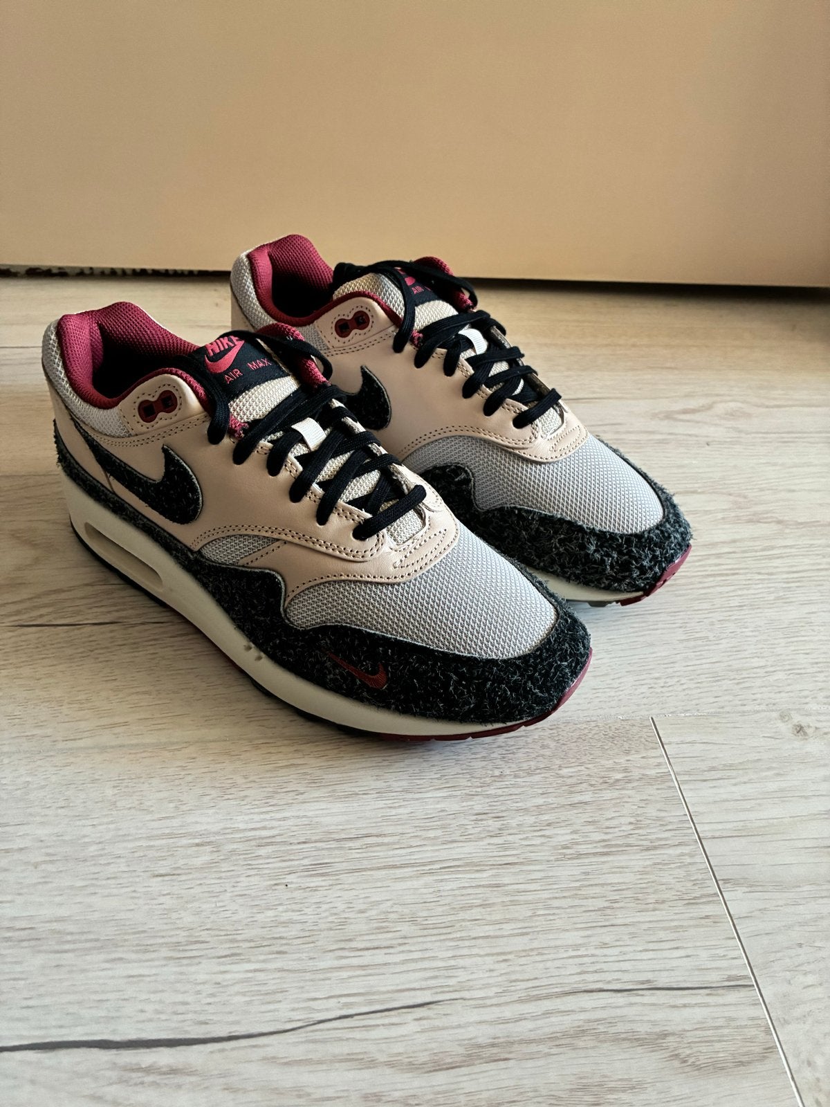 Nike Air Max 1 Keep Rippin Stop Slippin maat 42.5, Ophalen of Verzenden, Zo goed als nieuw, Overige kleuren, Sneakers of Gympen
