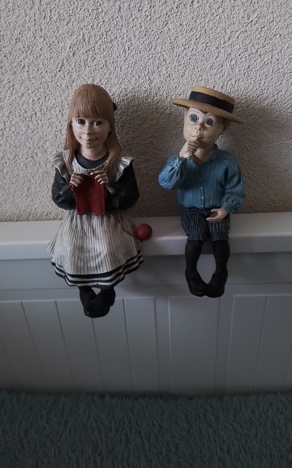 2 Mooie decoratieve figuurtjes, jongen en meisje, 18-20 cm, Ophalen, Gebruikt
