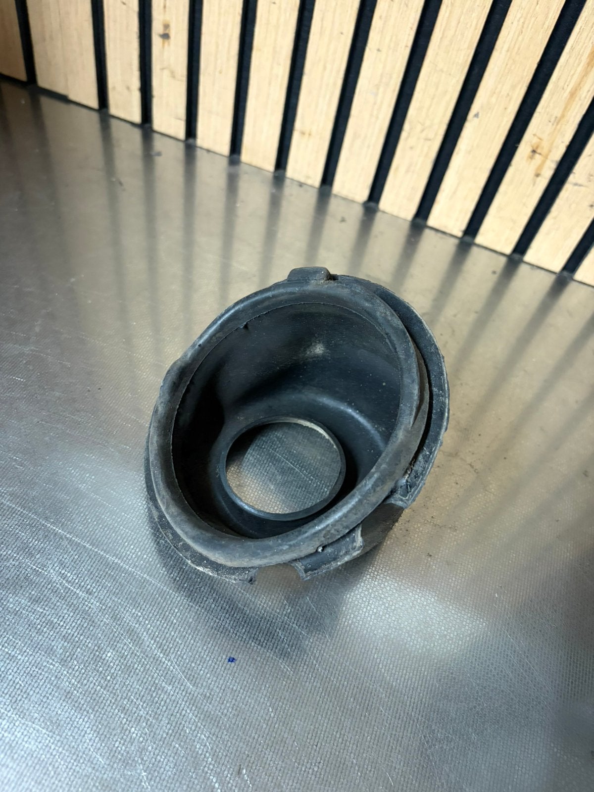 bmw e30 benzine tank rubber, Ophalen
