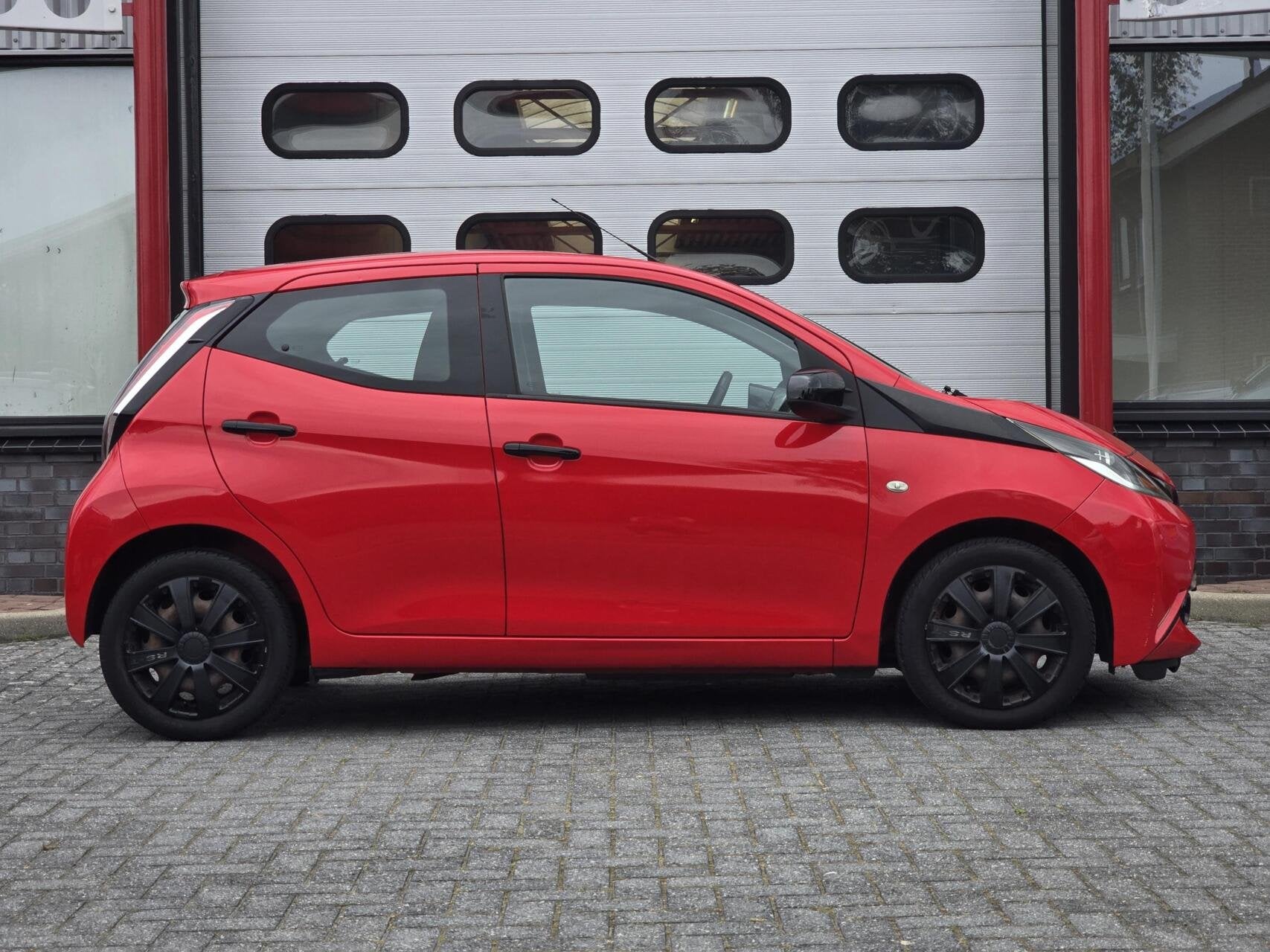 Toyota Aygo 1.0 VVT-i x-play Bluetooth/Centr. Vergr/Stuurb., Voorwielaandrijving, Stof, Gebruikt, 4 stoelen