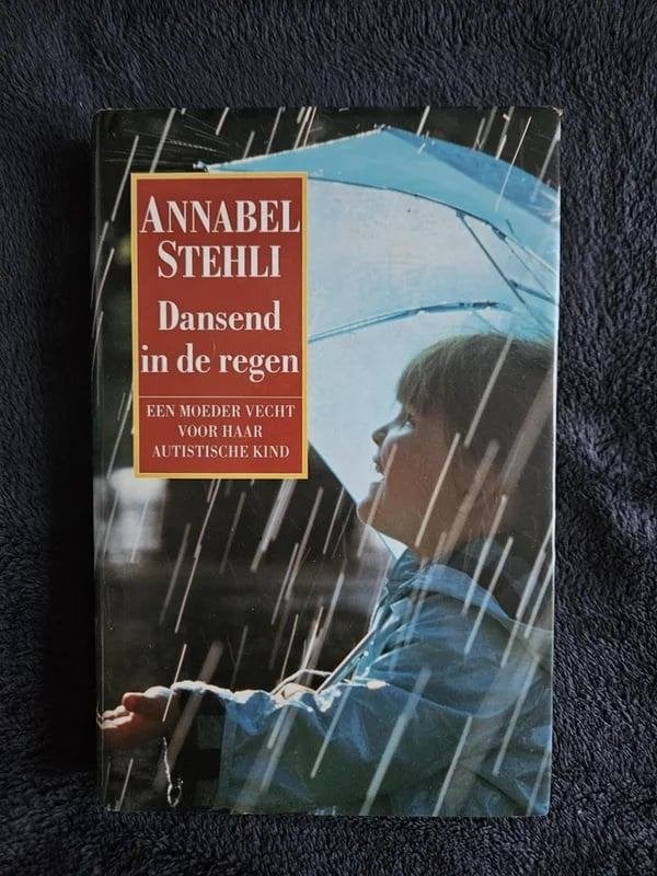 Annabel Stehli - Dansend in de regen, Ophalen of Verzenden, Gelezen, Stehli