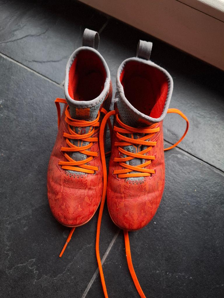 Voetbalschoenen maat 33 decathlon rood oranje, Kinderen en Baby's, Kinderkleding | Schoenen en Sokken, Decathlon, Ophalen of Verzenden