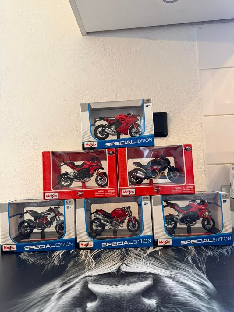 Miniatuur Ducati motoren 1:18 (Maisto) perfect cadeau!, Motoren, Ophalen of Verzenden, Nieuw