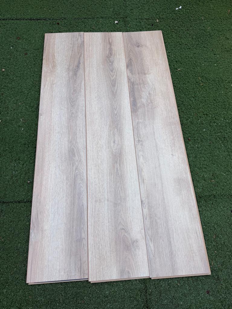 Laminaat restpartij +/- 25m2, Doe-het-zelf en Verbouw, Vloerdelen en Plavuizen, Gebruikt, Laminaat, Hout, 50 tot 150 cm, 10 tot 30 cm