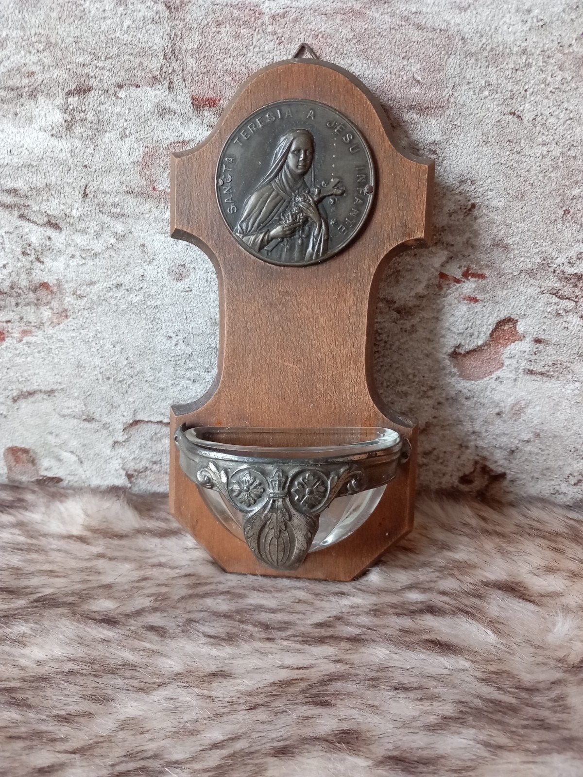 Antiek wijwaterbakje met Sint Theresia medaillon, Ophalen of Verzenden