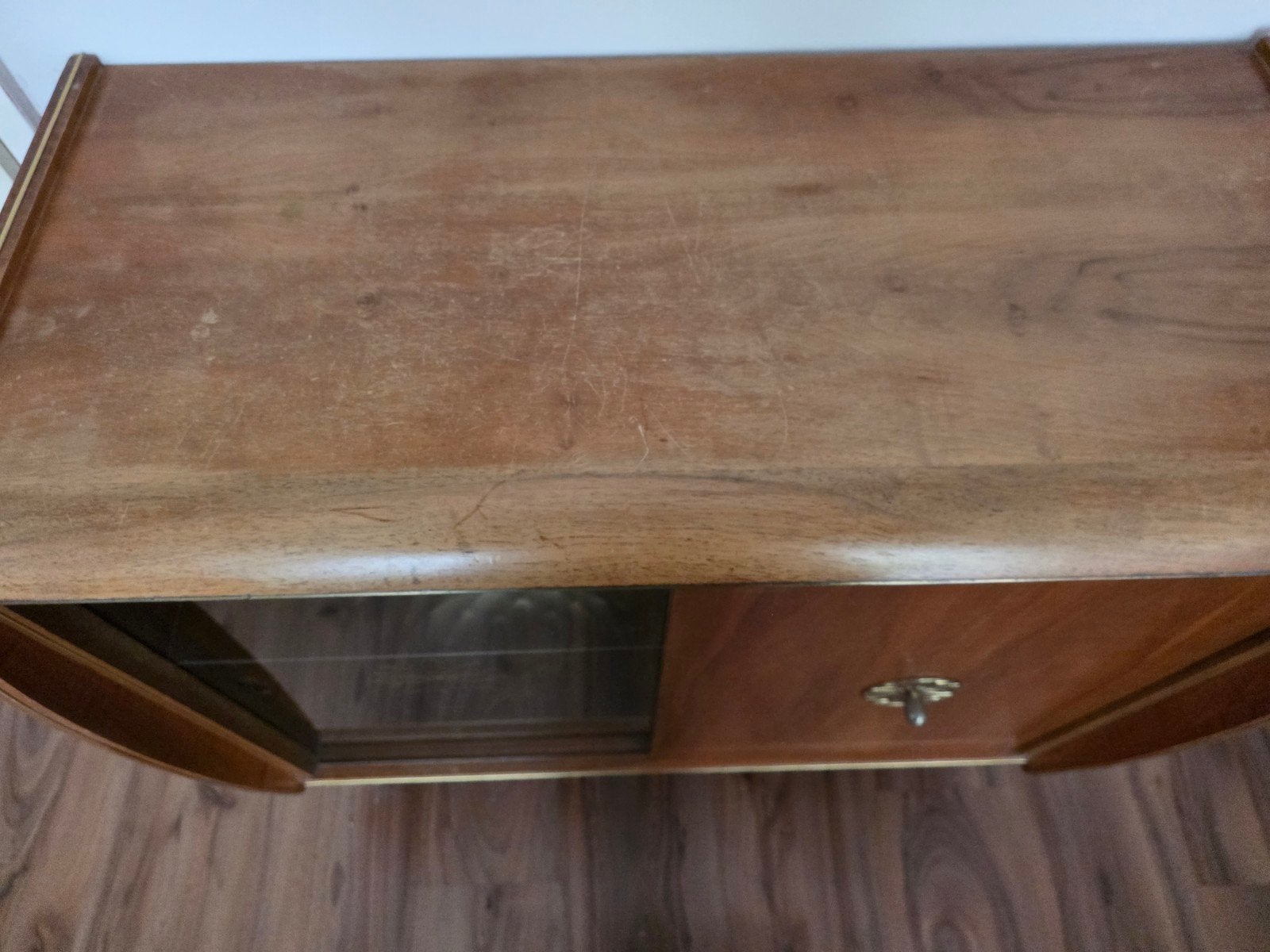 Foto 5 van Vintage dressoir met platenspeler en glazen schuifdeur