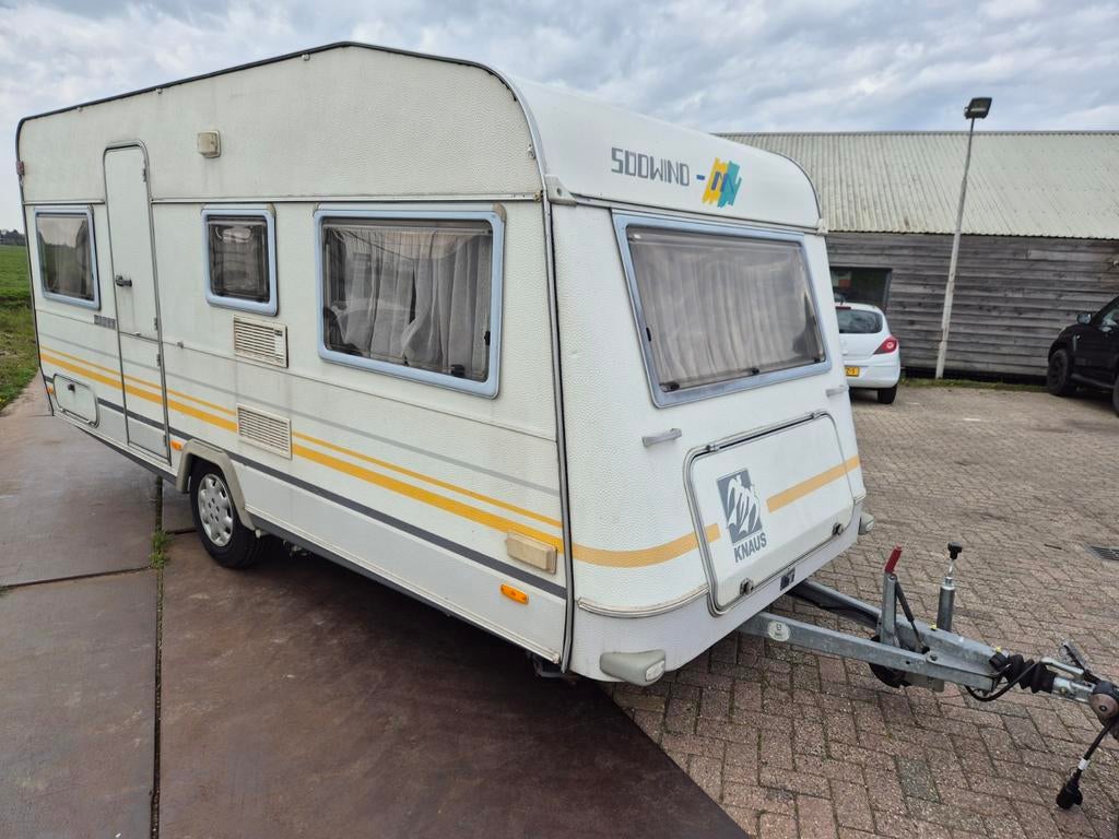 Knaus Sudwind 450 M Mover met Accu,Rondzit,Dinette/Vastbed, Caravans en Kamperen, Caravans, Rondzit, Dwarsbed, Bedrijf, 750 - 1000 kg