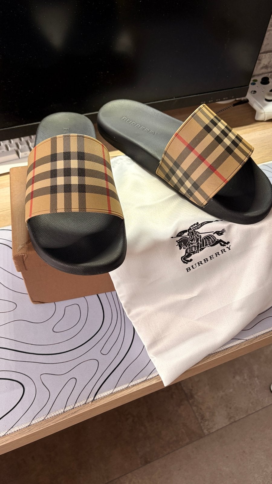 Burberry Check Slides - Nieuw met doos, Slippers, Overige kleuren, Nieuw, Ophalen of Verzenden