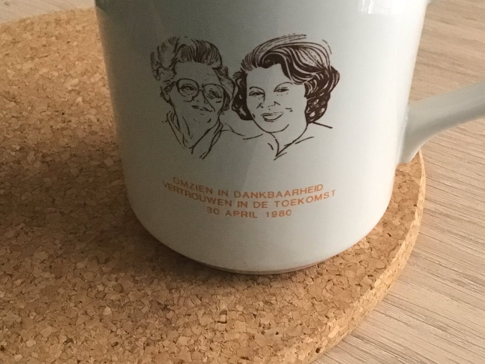 Vintage beker troonwisseling, Ophalen, Zo goed als nieuw, Porselein