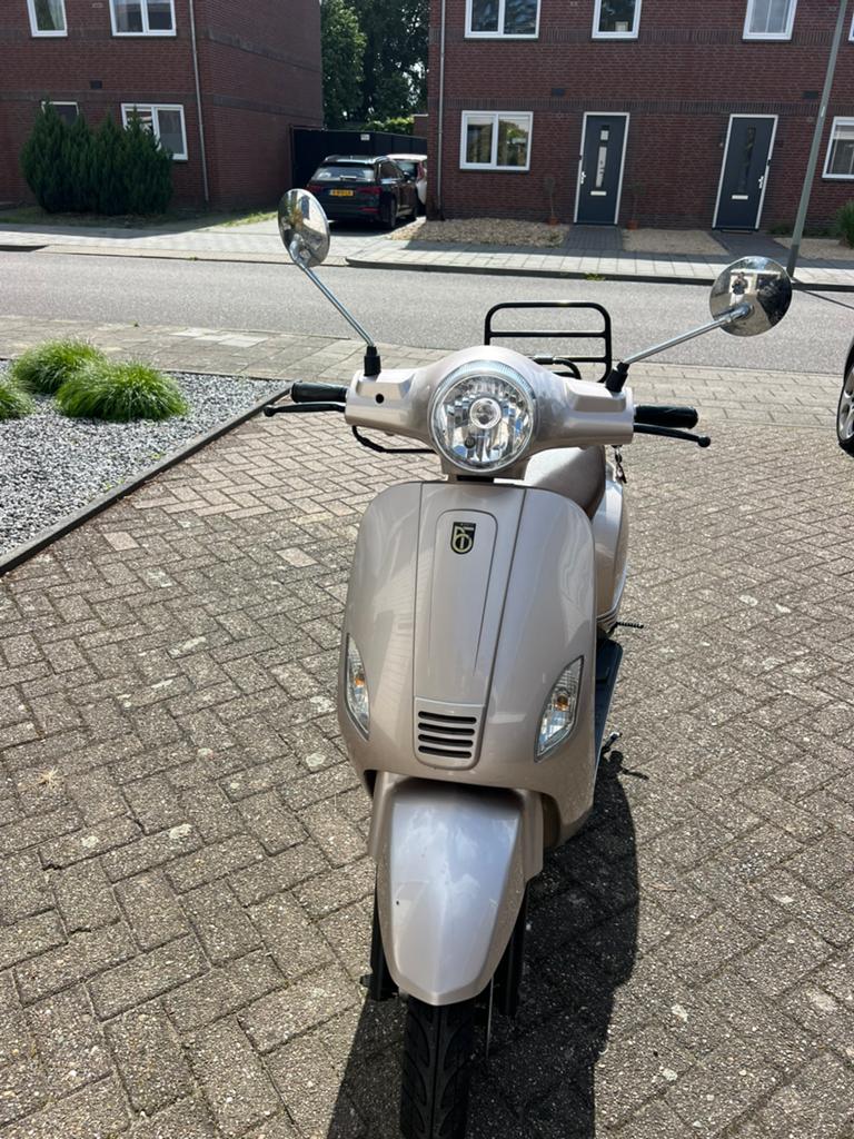 IVA Riva blauw kenteken, Fietsen en Brommers, Snorfietsen en Snorscooters, Zo goed als nieuw, Benzine, Ophalen, Overige merken