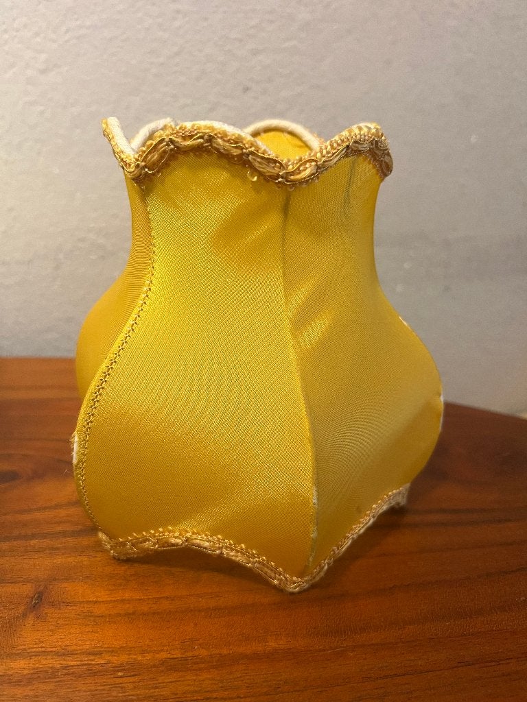Vintage geel antiek satijn lampenkapje boho chique oud kapje, Gebruikt, Overige typen, Geel, Ophalen of Verzenden