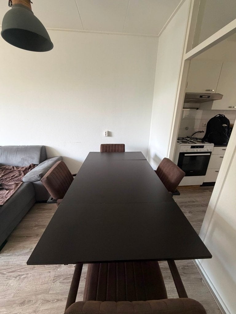 Ikea Bjursta Zwarte uitschuifbare eettafel met 4 stoelen, Ophalen, Gebruikt, Vierkant, 50 tot 100 cm