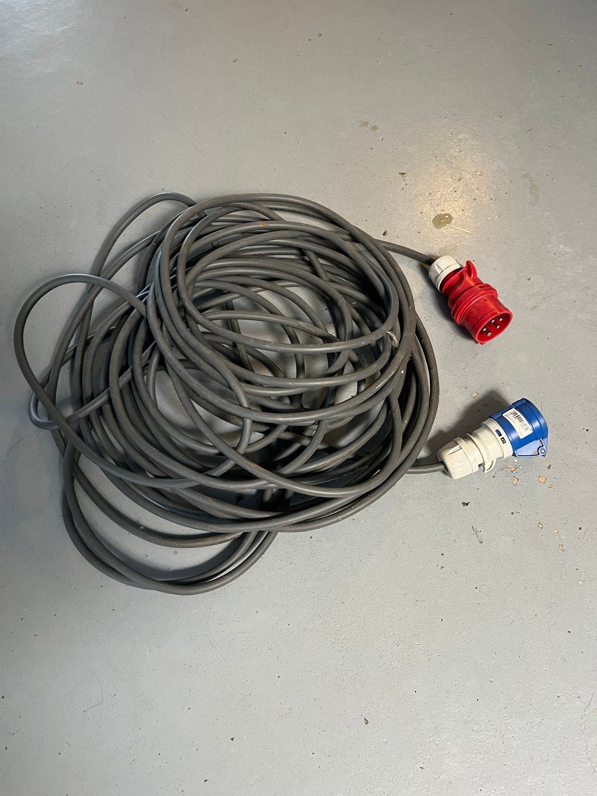 Verlengsnoer CEE 16A 5-polig (rood) naar 3-polig (blauw), Ophalen of Verzenden, Gebruikt, Kabel of Snoer