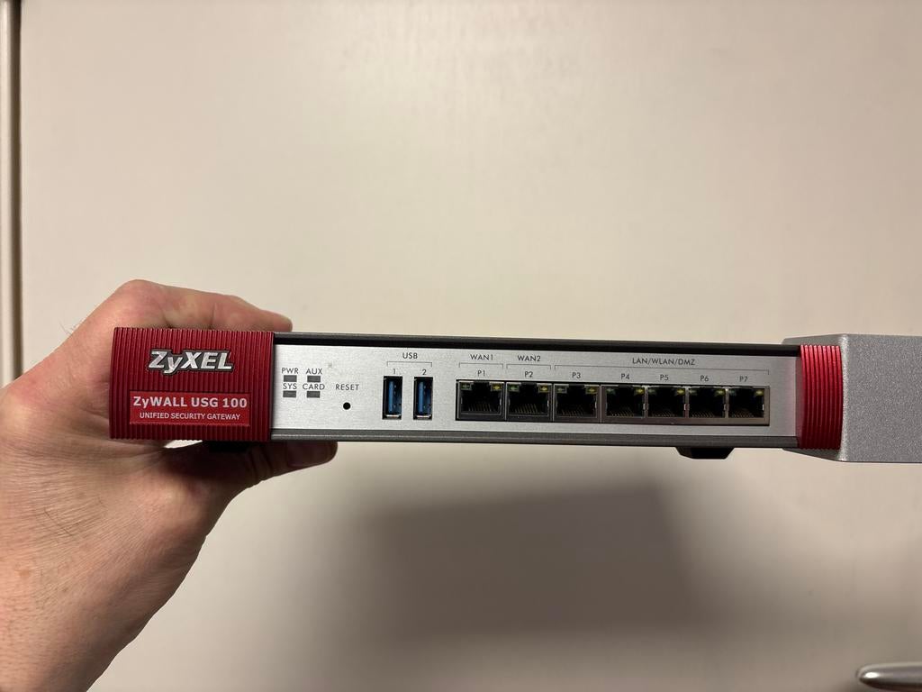 Zyxel ZyWALL USG 100 Firewall - Unified Security Gateway, Ophalen, Gebruikt