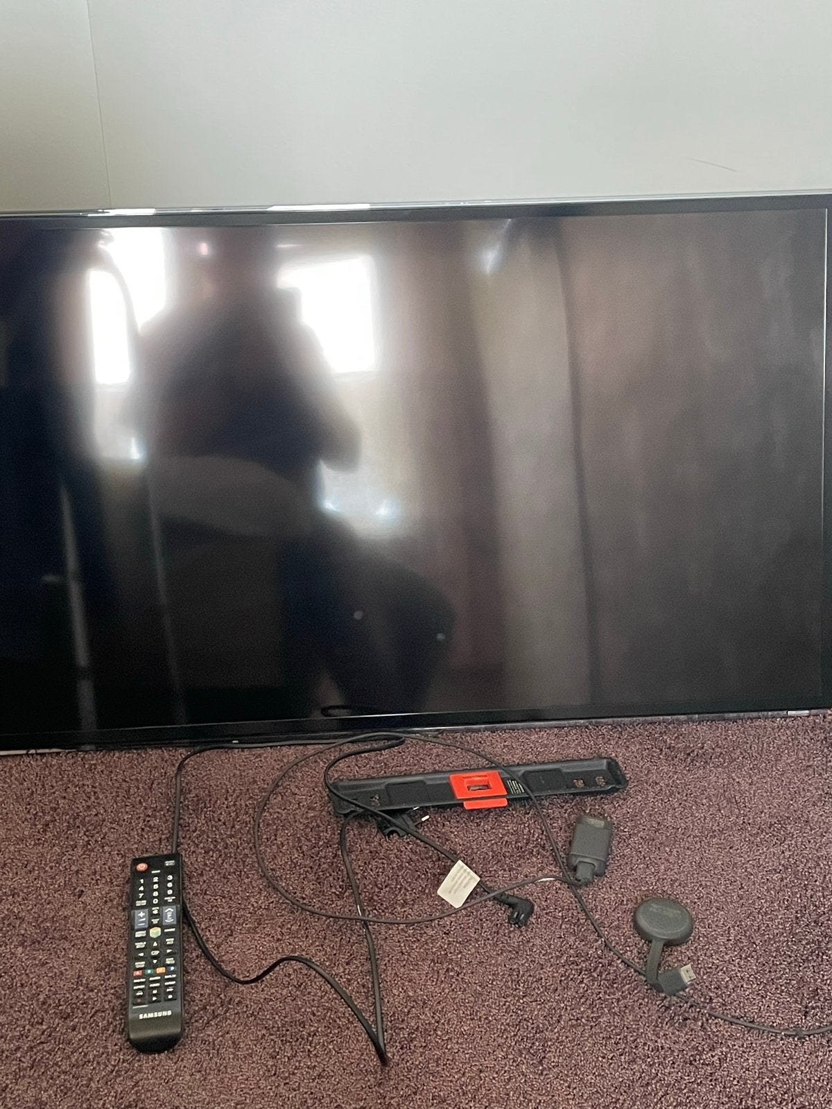 Samsung TV 40 inch met Google dongle en Vogels muursteun