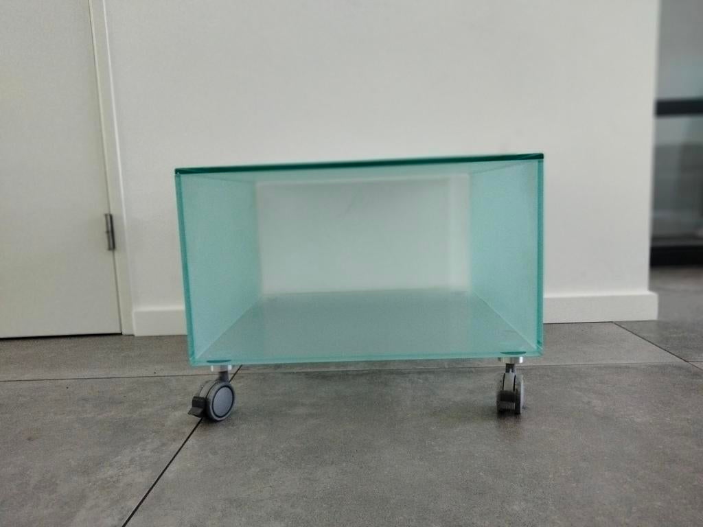 Glazen bijzettafel op wielen - Modern design, Huis en Inrichting, Tafels | Bijzettafels, Minder dan 45 cm, Minder dan 55 cm, Gebruikt