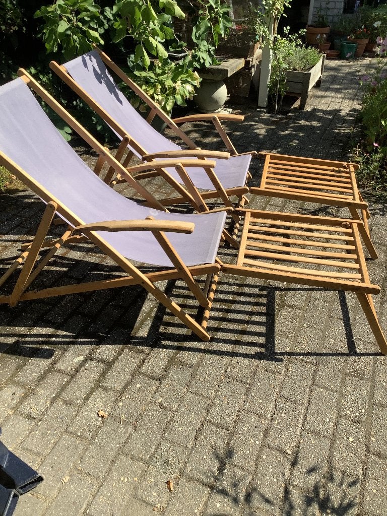Vintage strandstoel met voetbankje € 35,00 /st. 2st.€ 60,00, Tuin en Terras, Tuinstoelen, Ophalen, Gebruikt, Hout, Inklapbaar